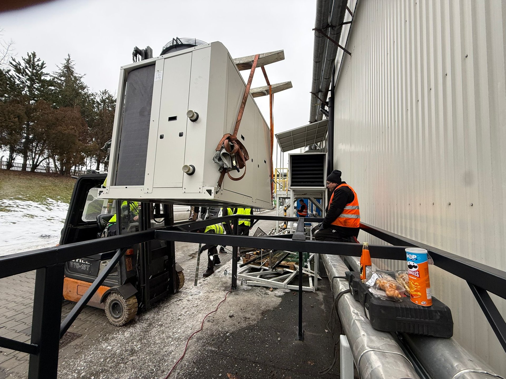Zużycie energii przez chiller: jak je zmierzyć i obniżyć